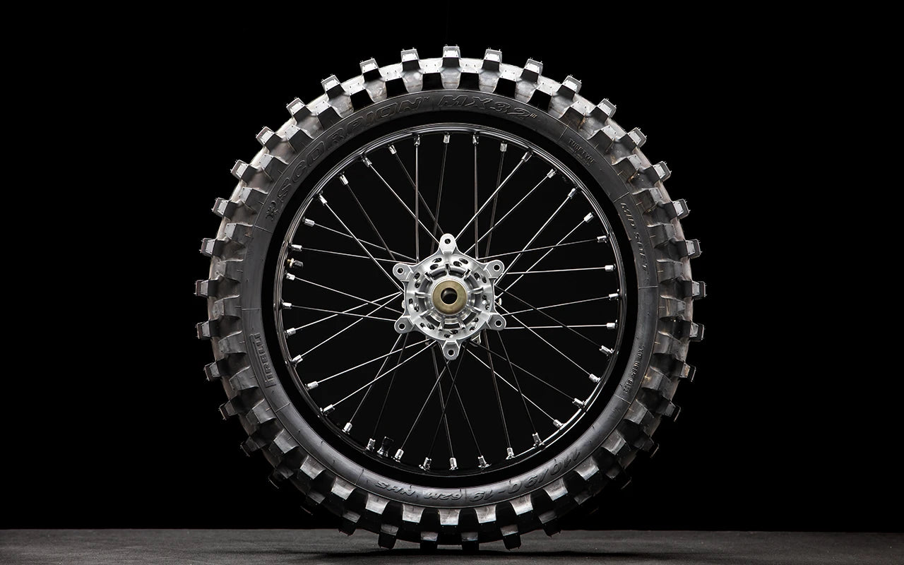 Stark Future 18 inch rear wheel assembly with tire (spacers not included)